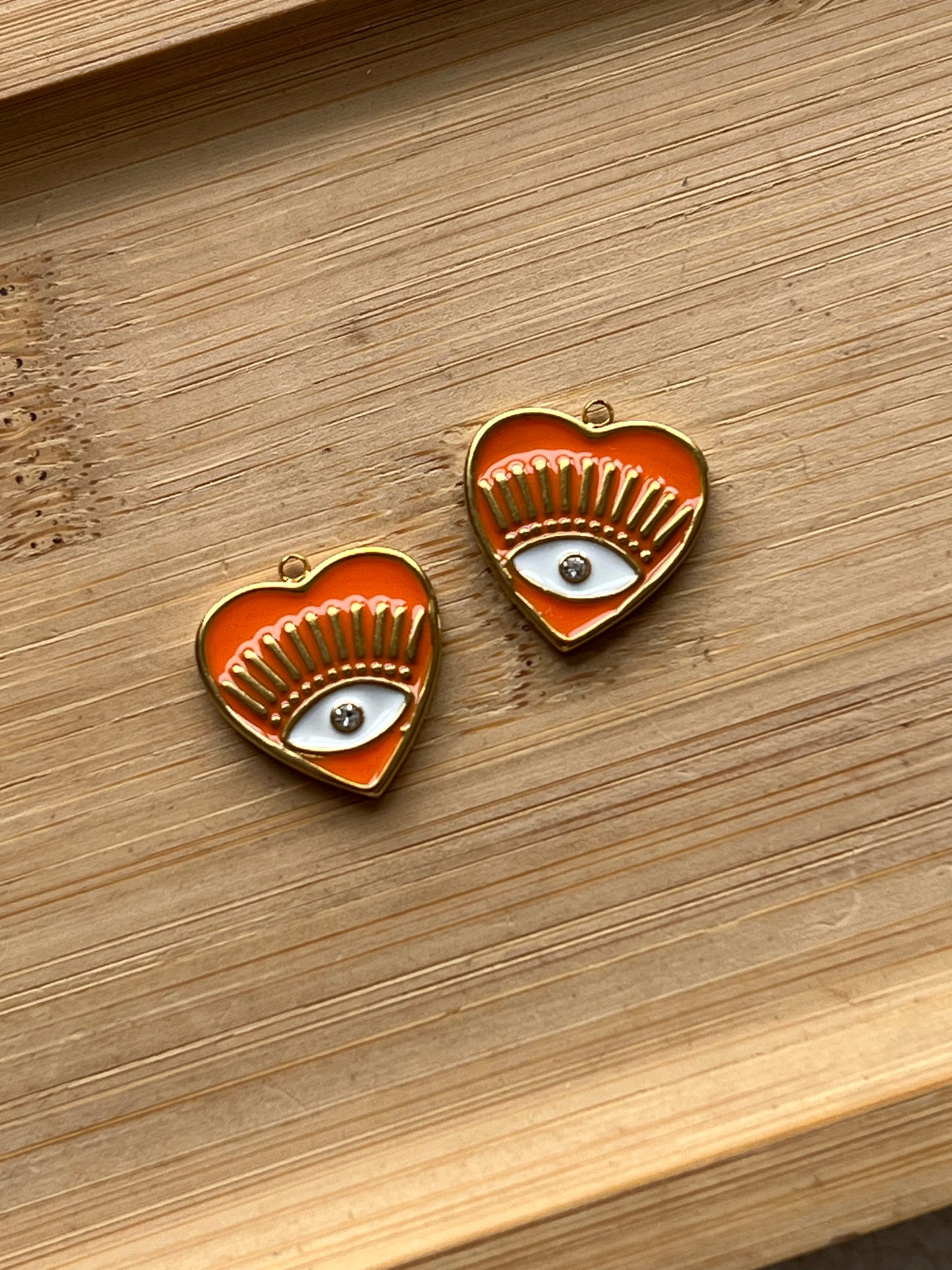 Orange eye 👀🧡